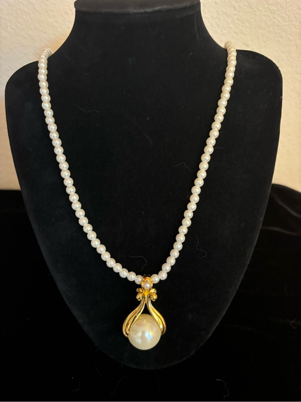Vintage Avon Pearlesque Strand Necklace with Gold Tone Drop Pendant